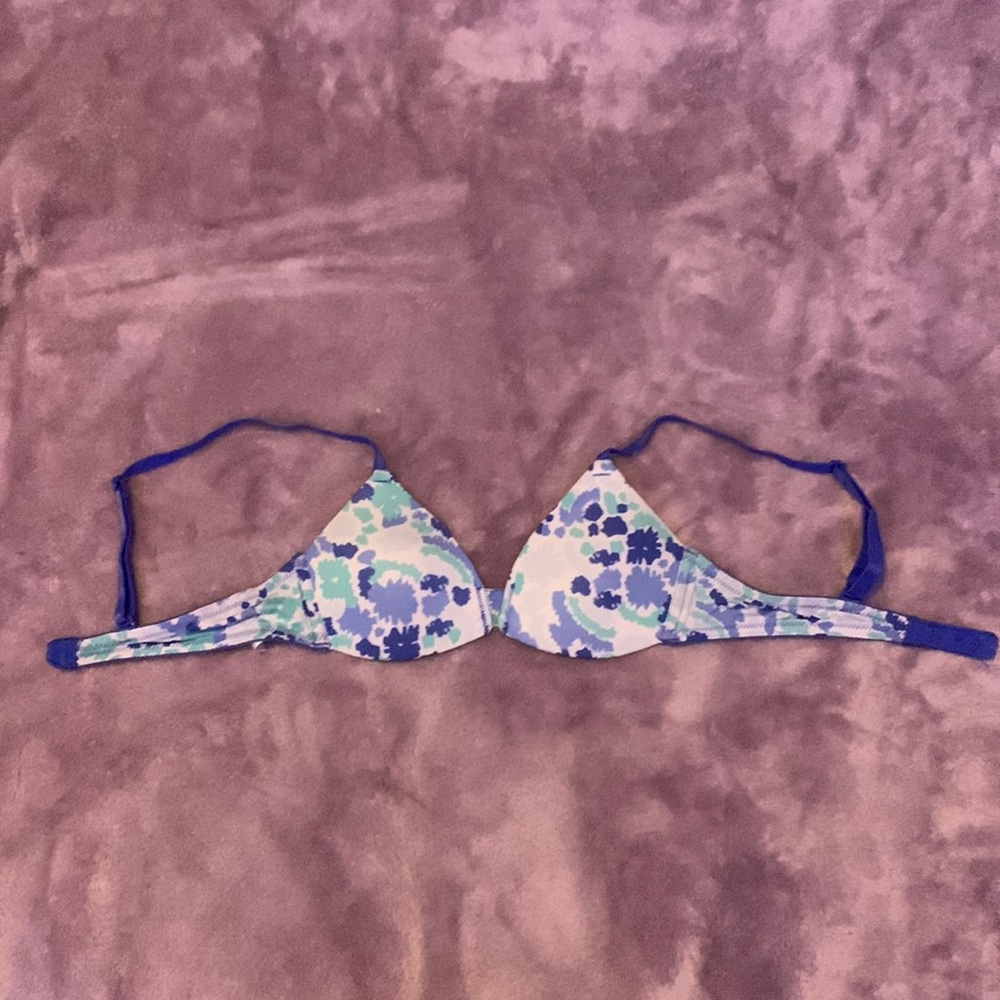Blue and white Hanes Bra. (No wire) Size 30A